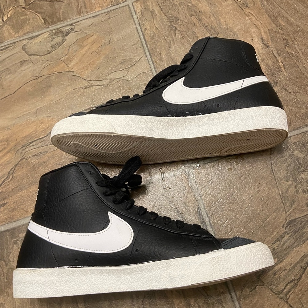 Nike Black and White Sneakers - new never worn